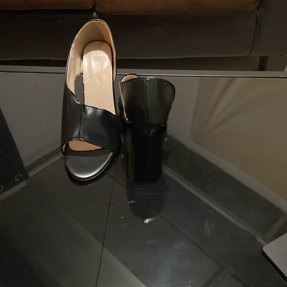 Heels - Picture 2 of 4